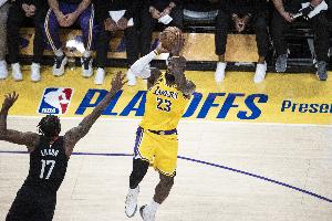詹姆斯季后賽生涯加時賽合計14勝4負 勝率高達77.8%