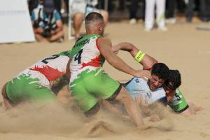 第六屆亞洲沙灘運(yùn)動會沙灘卡巴迪男子決賽：伊朗隊(duì)勝印度隊(duì)奪冠