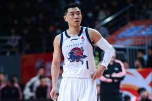 媒體人：沒了高詩巖在第一道防線的壓迫 趙繼偉處理球輕松自如