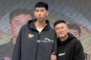 媒體人：不少宏遠球迷現場倒戈喊“杜峰下課” 廣東已無路可退了