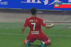 主場狂歡！河南4-0領先遼寧鐵人，鐘義浩單刀冷靜推射破門