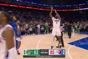 可惜咯！莊神壓哨三分命中&與隊友瘋狂慶祝 但回放先超時不算~