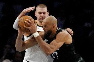 NBA歷史僅3中鋒季后賽單場至少8助且0失誤：約基奇3次 戈貝爾1次