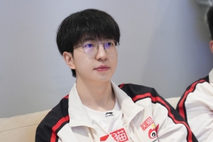 趙大哥為森魔？Elk首局高光偽五殺再而衰三而竭 遭JiaQi對位碾壓