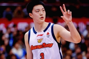 強(qiáng)勢(shì)反彈！胡明軒首節(jié)僅4分鐘5中4&3記三分轟11分1板1助
