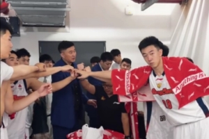 杜鋒賽后更衣室動(dòng)員：大家打得非常團(tuán)結(jié)&無(wú)私 完美執(zhí)行了布置內(nèi)容