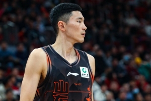 投得很堅決！陳林堅半場5中4高效拿下10分 開場連拿5分