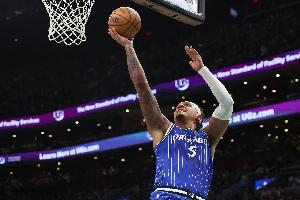 獨挑大梁！班凱羅半場14中9轟下23分5板 三分6中4