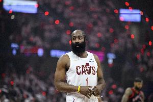 發揮正常！哈登9中3拿到18分6板3助3斷 罰球13中11！