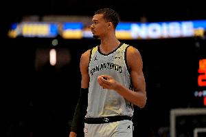 比肩大夢&拜納姆！文班在季后賽中完成蓋帽三雙 NBA歷史第三人