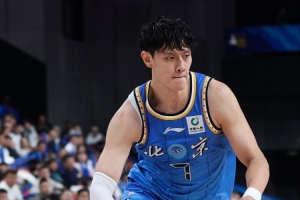 打廣東真來勁！曾凡博替補(bǔ)8中5&5記三分砍23分2板1斷 第三節(jié)13分