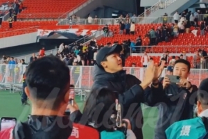 元敏誠賽后向成都球迷謝場并喊話：今年一定要奪冠啊！