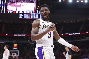 夸梅：小里弗斯起碼是自己進NBA的 為什么你們只罵他不罵布朗尼？