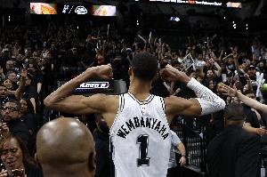 文班亞馬季后賽前6場狂扇30帽 NBA歷史第2快&僅次于穆大叔的5場