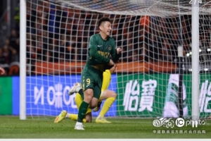 補時進球絕殺玉昆，36歲浙江老將高迪曬照慶祝：為足球千千萬萬遍