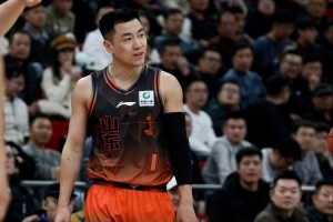 狀態(tài)全無！高詩巖9投僅2中拿到7分5助 正負值-19