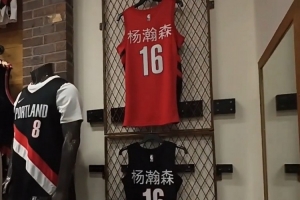 開拓者商店各種楊瀚森球衣！韓體育博主感嘆：他若是韓國人該多好