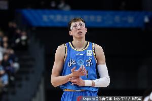 楊鳴：周琦今天防守沉退被奎因一直針對(duì) 現(xiàn)代籃球不能有明顯短板
