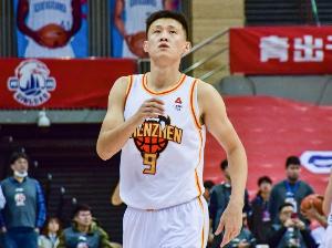 媒體人：周鵬太穩了！20年生涯19次進季后賽18次打進進四強