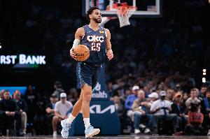 切特：米切爾對我們至關(guān)重要 他靠努力打出了該有的表現(xiàn)