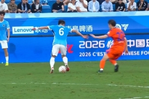半場-泰山暫1-0新鵬城 克雷桑精彩倒鉤破門王大雷屢次救險