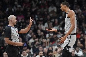 張佳瑋：文班是被針對到上頭了 內線巨無霸都得過氣性這一關