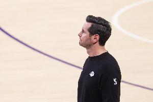 美媒質疑雷迪克落后3分安排：手感火熱的八村塁被換下 上克萊伯？
