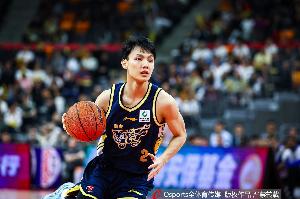 你快醒醒！徐杰半場3中0得分掛蛋 得到3板1助&正負值-7