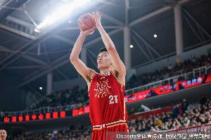 差距明顯！山西首節籃板13-4廣廈 前場板8-1碾壓性優勢