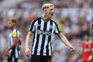 記者：紐卡方面否認戈登與拜仁談妥個人條款