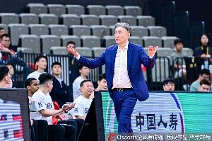 鄭永剛：賀希寧遭遇包夾發(fā)揮有所欠缺 出于保護(hù)沒讓史密斯再上場