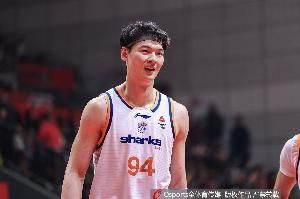 還不夠！王哲林全場(chǎng)7投3中&罰球8中6 得到12分6籃板1助攻1蓋帽