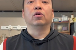 解說：阿特金森今天的調(diào)整非常巧妙 系列賽他出現(xiàn)了一些錯誤