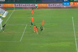 浙江1-1泰山！程進補射破門，邊裁舉旗但VAR介入認定不越位