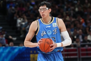 進(jìn)攻端也需要做更多！周琦6中3拿到7分8板2斷4帽