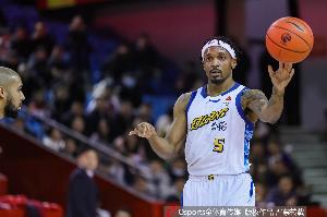 獨木難支！小巴里·布朗24中10空砍32分5板5助1斷 罰球9中9