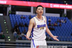 媒體人：昨天的周鵬&今天的翟曉川真令人尊敬 老將永不凋零！