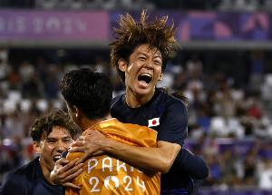 記者：24歲日本中場山本理仁接近加盟弗賴堡，雙方正商談最后細節