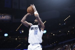火箭大把選秀權但缺控衛 亟需重建資產的獨行俠可將歐文送至火箭